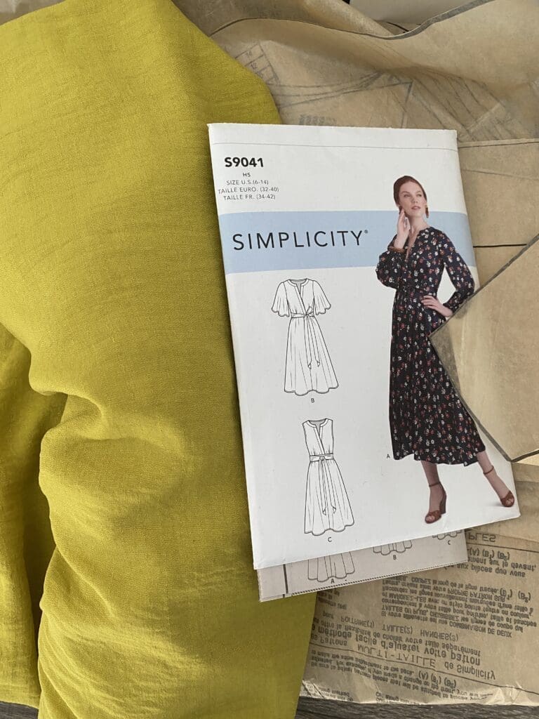 Pattern Simplicity 9041 dress with Minerva fabric
