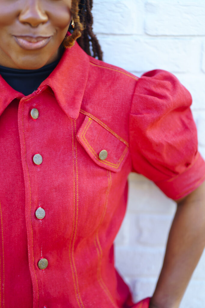 Know Me 2069 red denim sleeve details